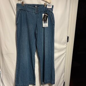 Rewash Denim Flare Jeans in Classic Blue NWT Size 11/30. Elastic waist.
